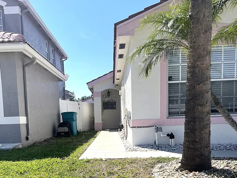 7093 Middlebury Dr #7093 — Photo 3