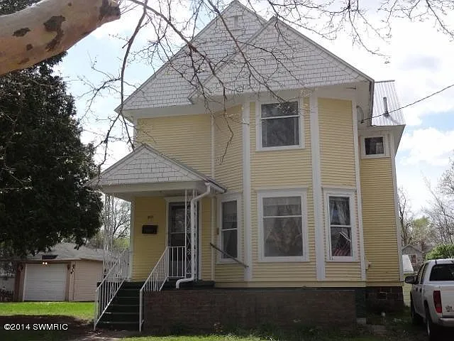 901 N Superior St photo 1