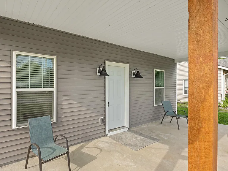 530 Raymond St — Photo 25