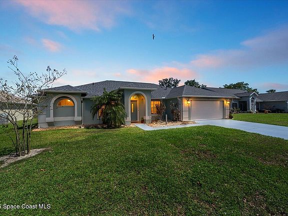 2nd image of 2093 Lionel Dr