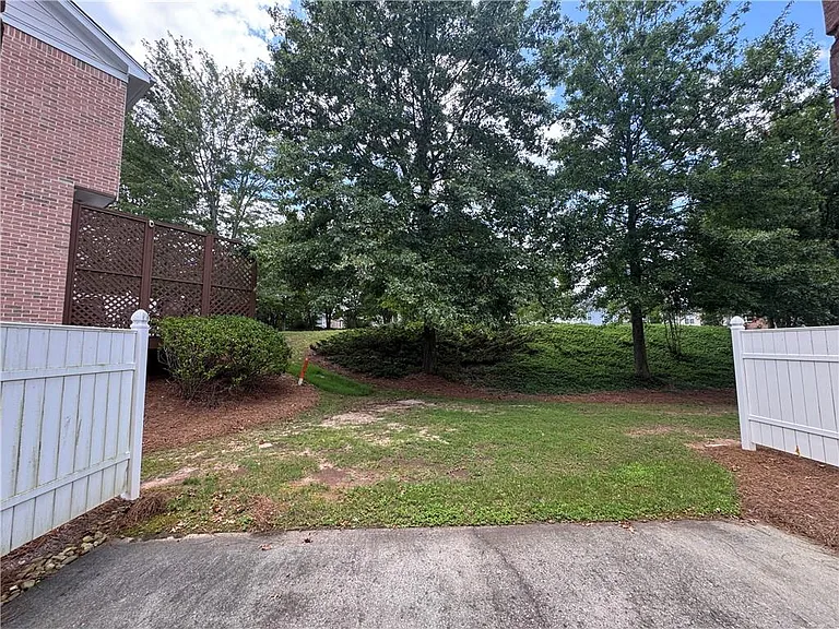 2545 Gadsen Walk — Photo 27
