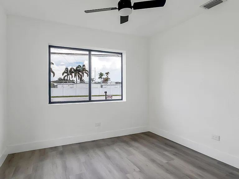 5015 SW 25th St — Photo 11