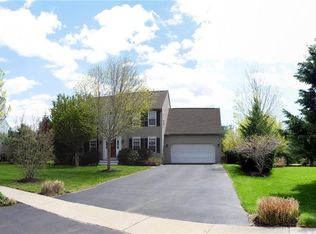 29 Petal Ln, South Kingstown, RI 02879