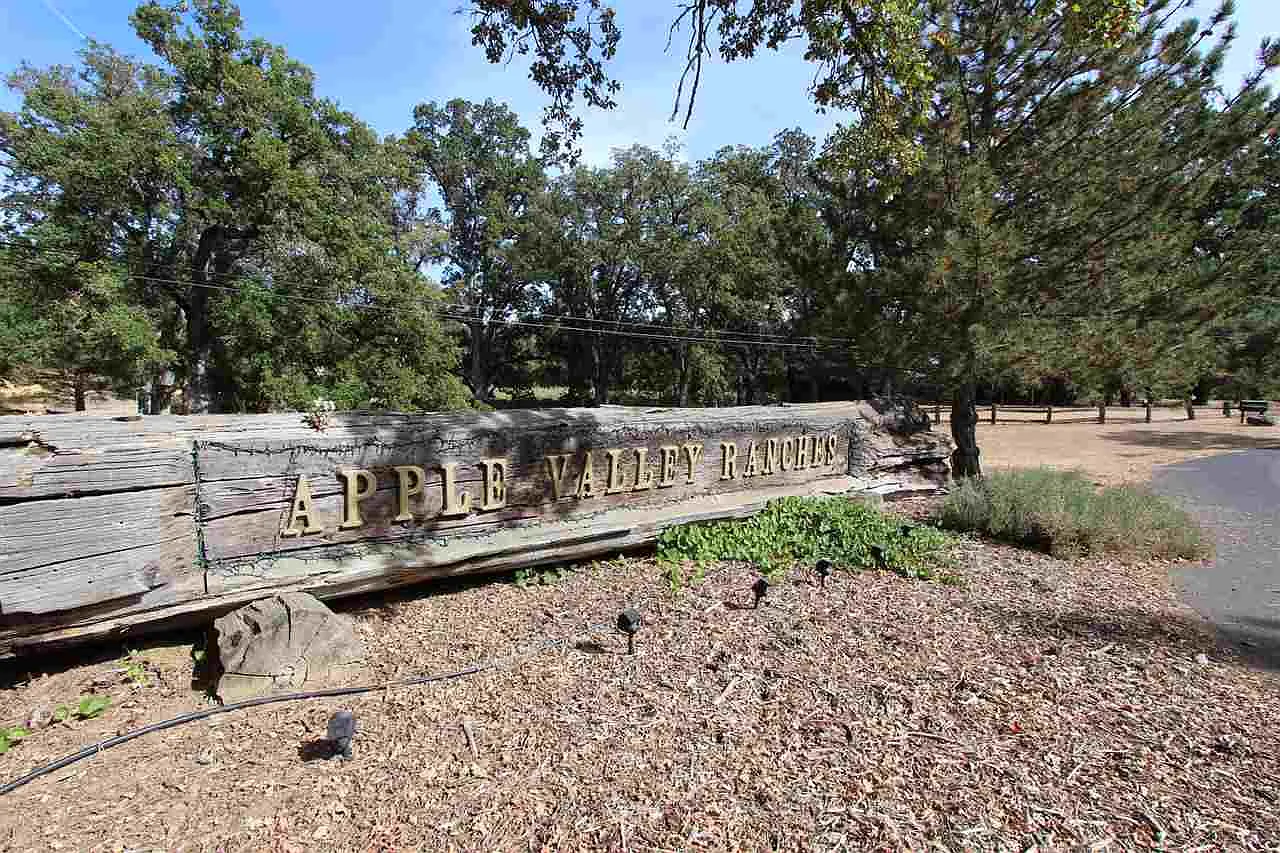 21566 Apple Hill Dr photo 1