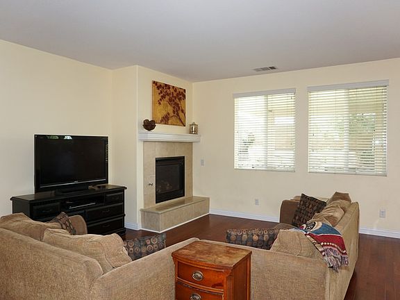 4th image of 38425 Sevilla Ave