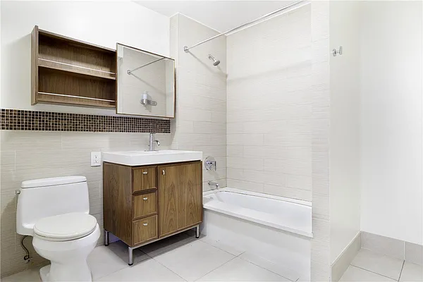 Rented by Space Marketing Shop | media 12