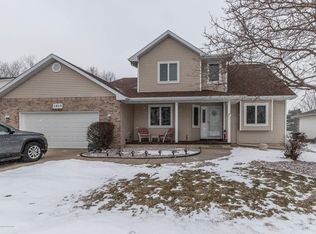 1013 Flickerham Dr, Grand Ledge, MI