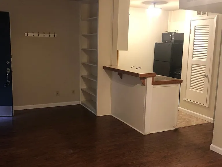 4306 Avenue A #109 — Photo 4