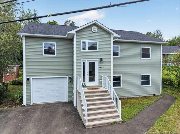 1528 Lincoln Rd, Fredericton, NB E3B 8J6