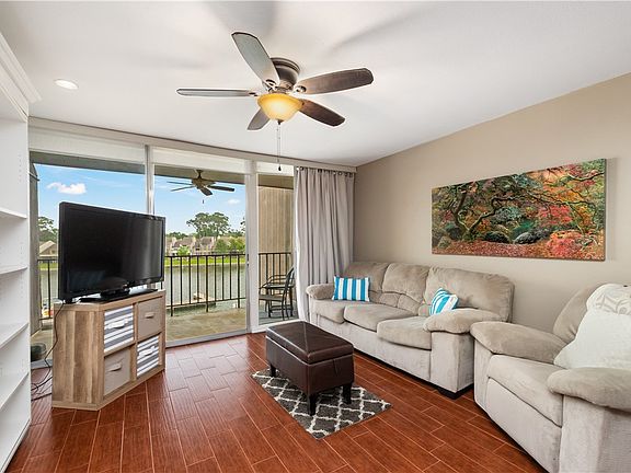 3rd image of 12600 Melville Dr APT 326-B