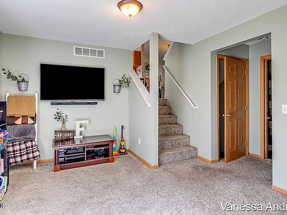3rd image of 14940 Treevalley Dr NE