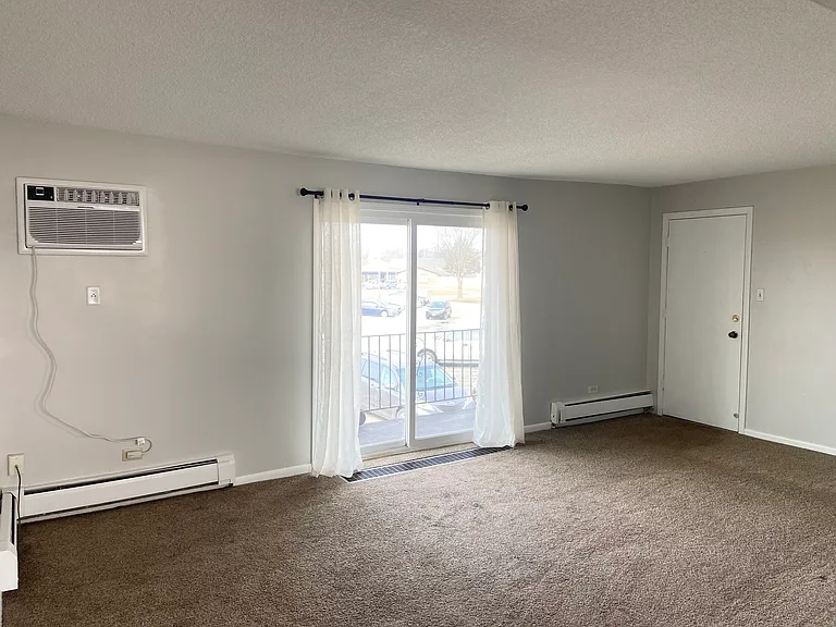 182 Mohawk Dr #3 — Photo 2