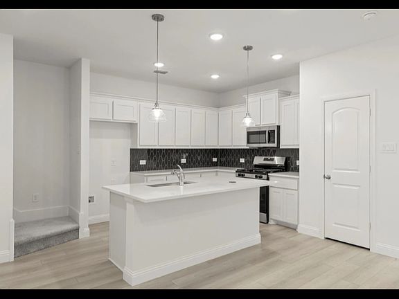 4th image of 1072 Happy Holly Rd