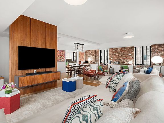 3rd image of 221 W 77th St #14