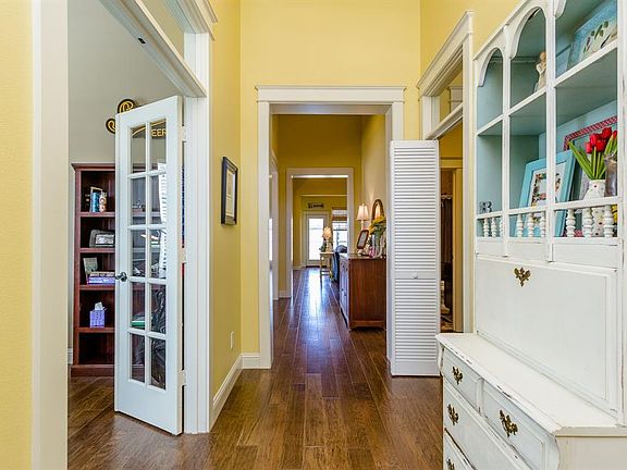 4th image of 31 Misty Crest Dr