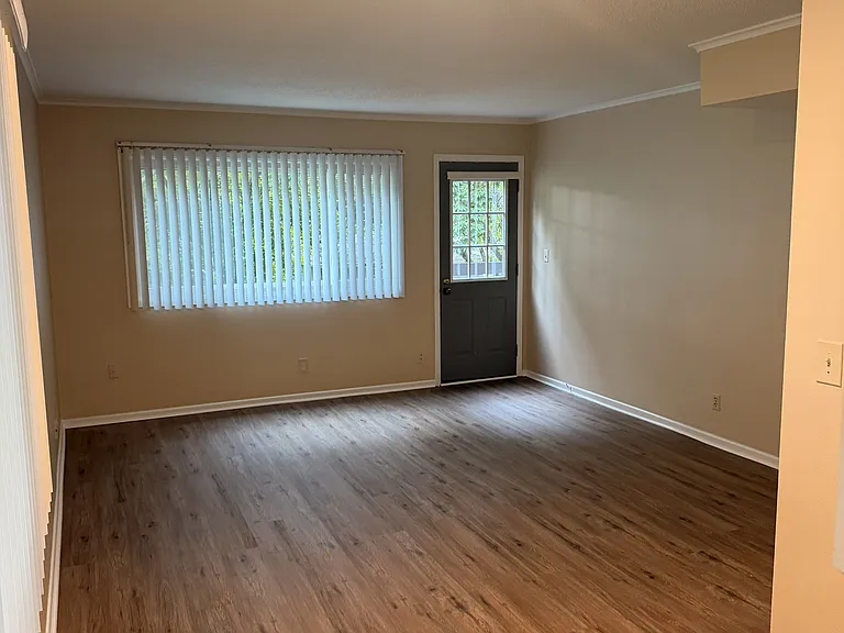 2025 NW Hickory Ln #8 — Photo 10