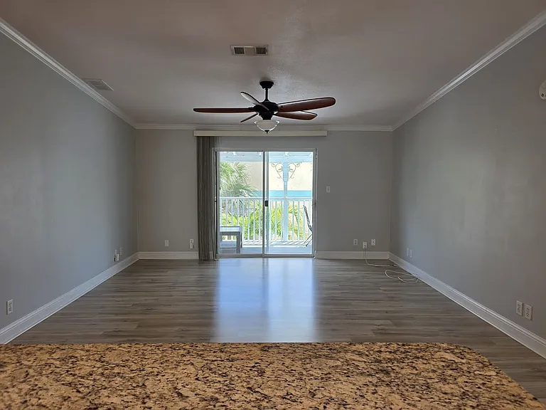 2921 Dupont St S — Photo 14