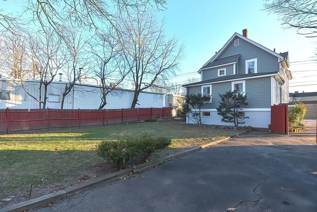 2 bed, 776 sqft, $1,850 — Photo 3