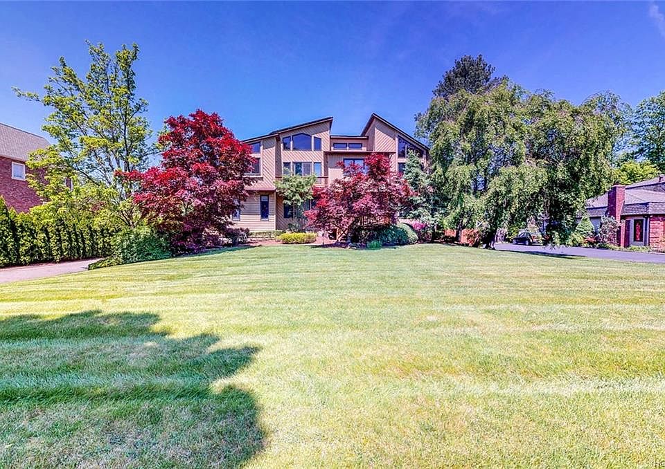 1st image of 26 Snowdrop Dr