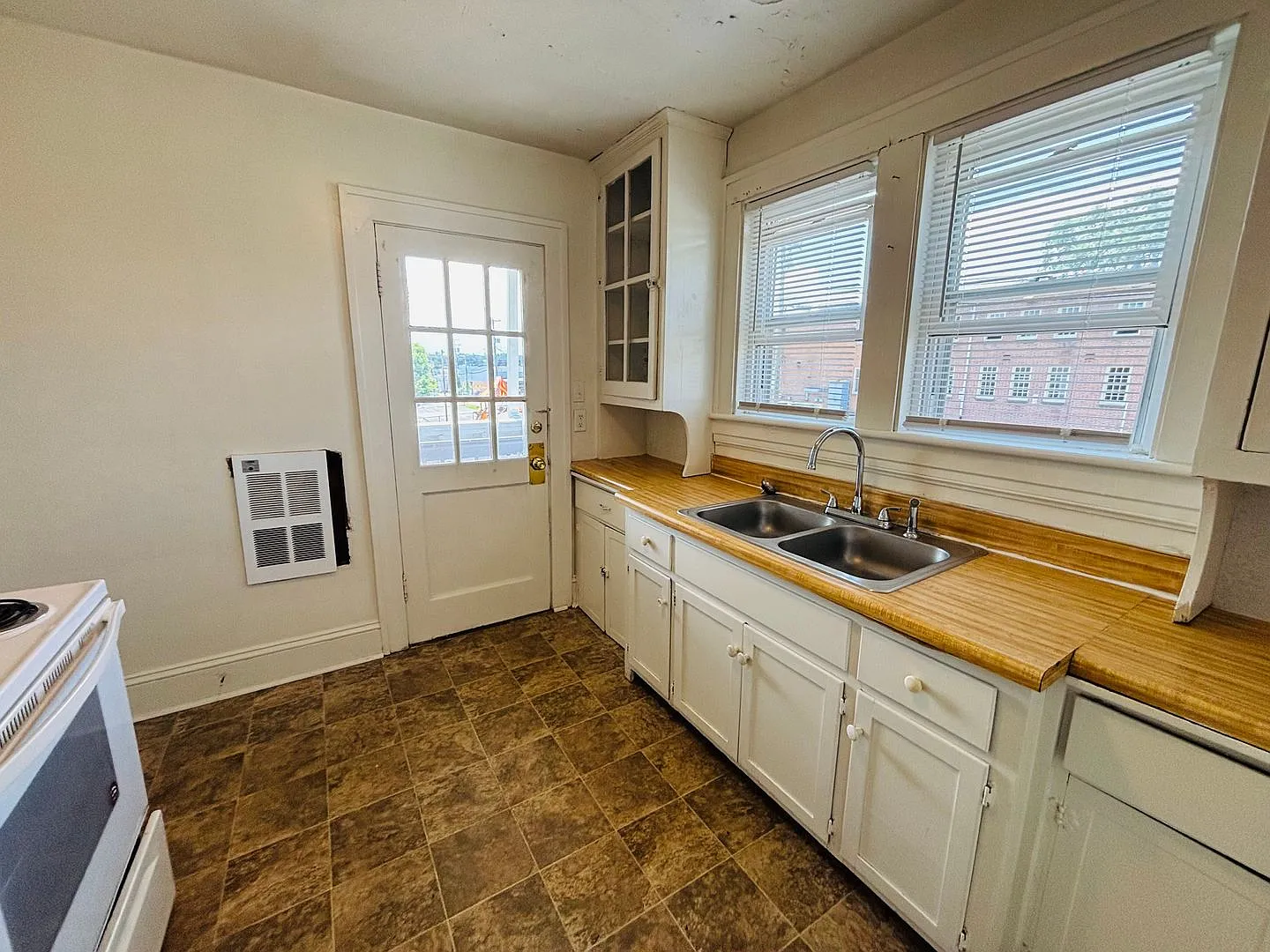 3 Bedroom 1 Bath Duplex — Photo 3