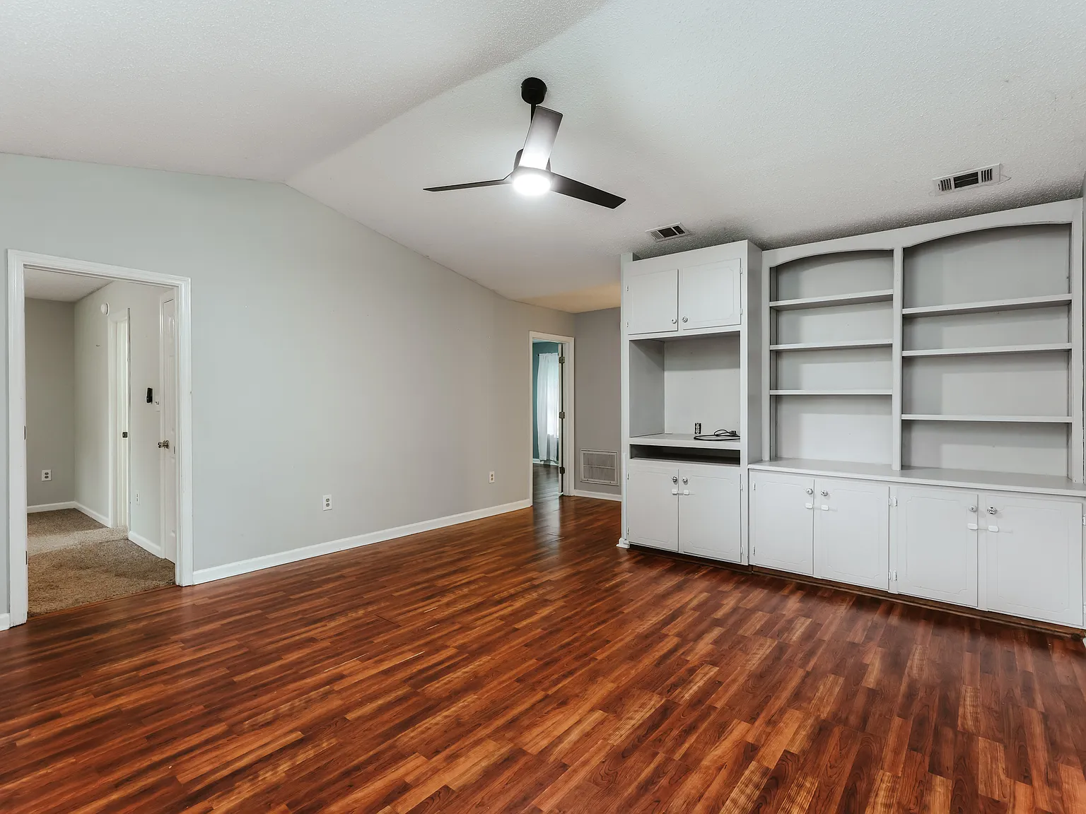 3 bed, 1390 sqft, $1,900 — Photo 4