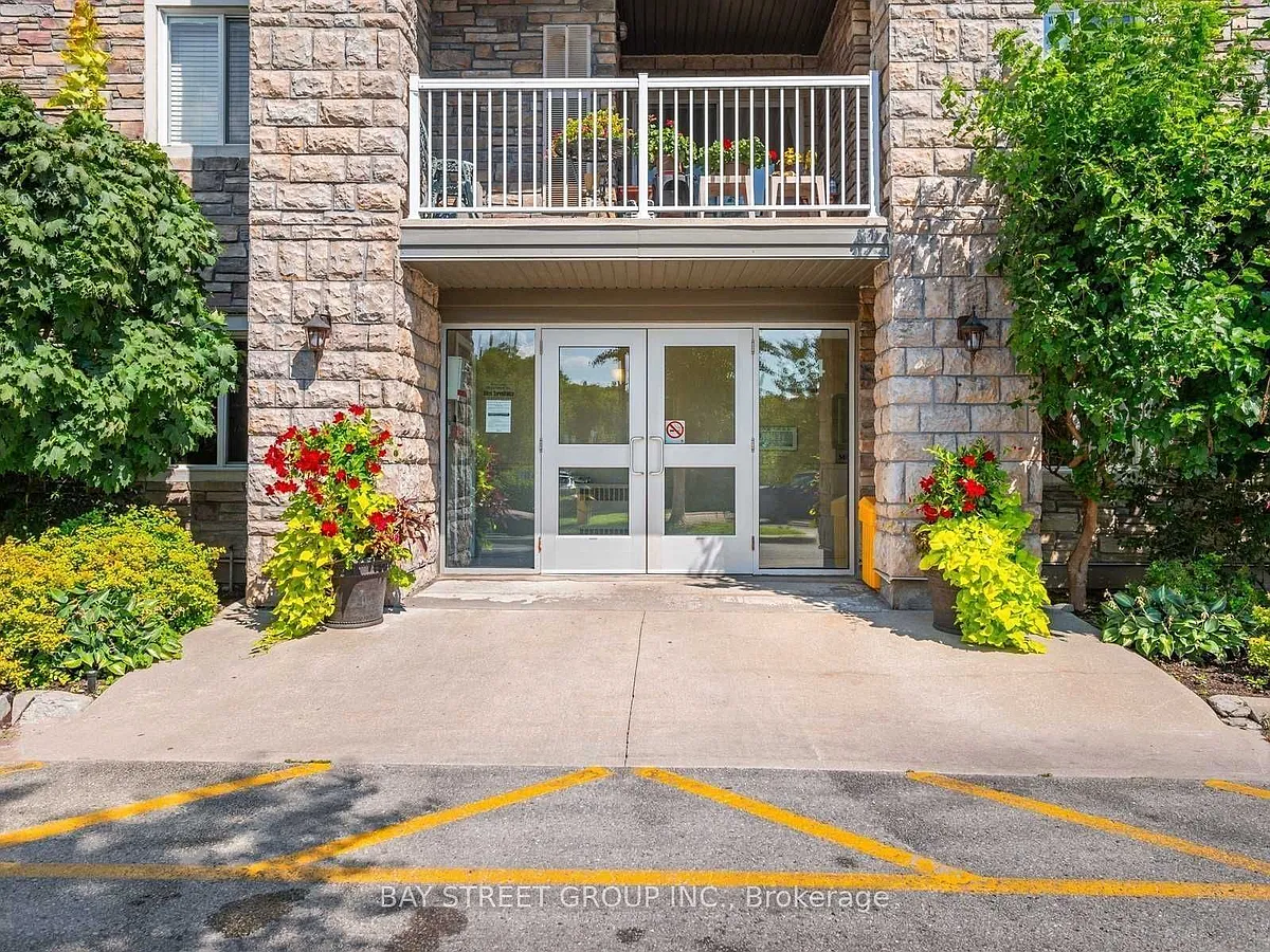 Building Photo - 684 Warden Ave #429