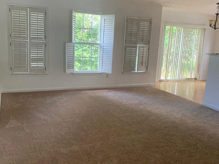 3612 King Edward Way — Photo 3