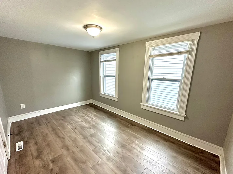 679 Linden St — Photo 11