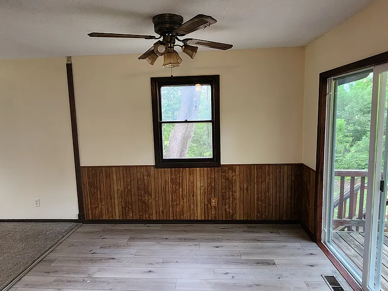 701 Railroad Ave SE — Photo 9