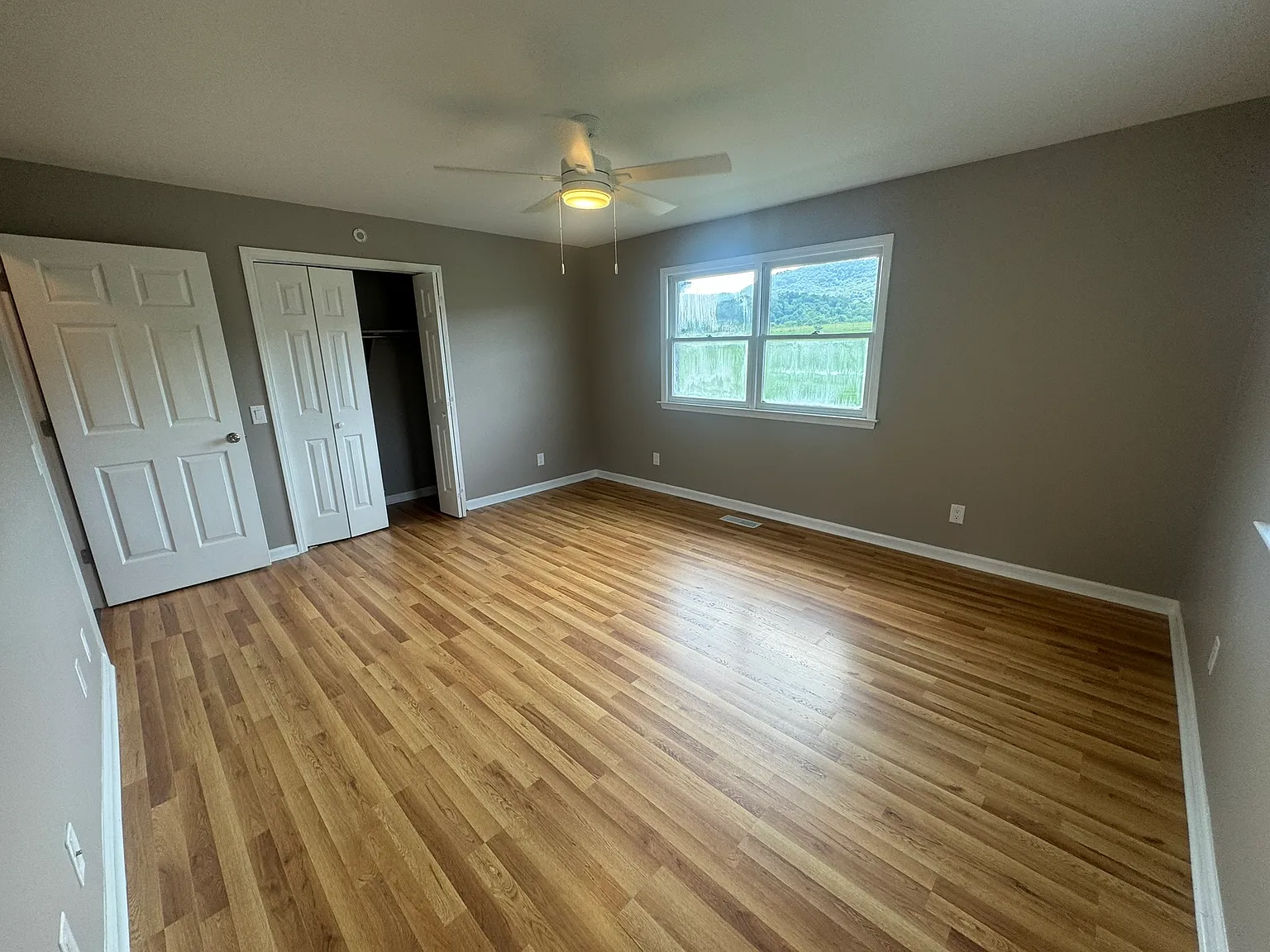 2 bed, 1000 sqft, $1,450 — Photo 4