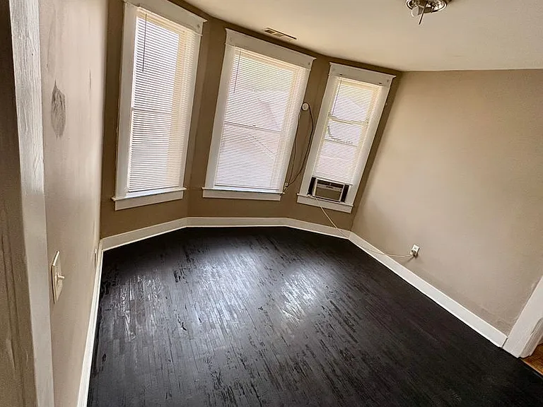 132 N Evergreen St #6 — Photo 6