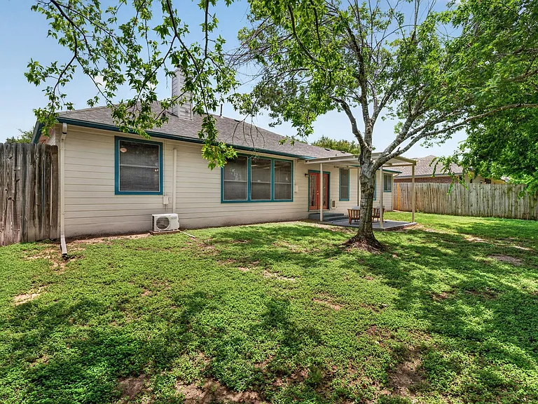 1612 Zunker Cv — Photo 22