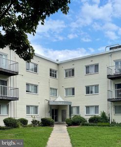 5601 Parker House Ter APT 301, Hyattsville, MD, 20782