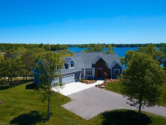 3rd image of 1397 Long Lake Dr