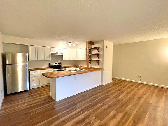 3rd image of 415 Cranbrook Ave SE APT 19