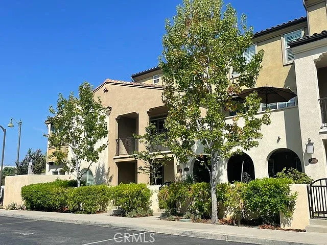 3 bed, 2000 sqft, $3,550 — Photo 1