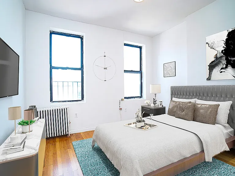 271 E 10th St #1 — Photo 2