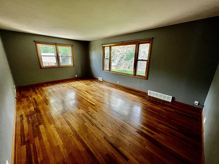 33 Susan Ln — Photo 8