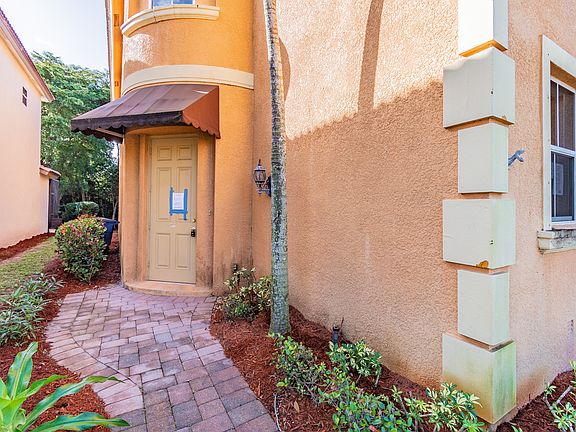 5th image of 10237 Southgolden Elm Dr