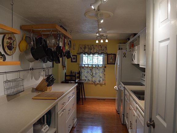 3rd image of 7368 Woodcroft Dr