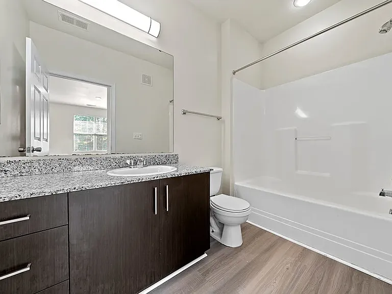 Grand Oaks Apartment Homes — Photo 13