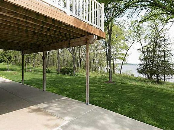 4th image of 3264 Lake View Dr NE
