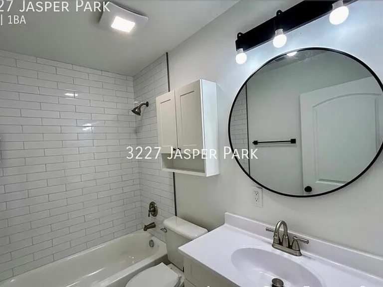 3227 Jasper Park — Photo 7