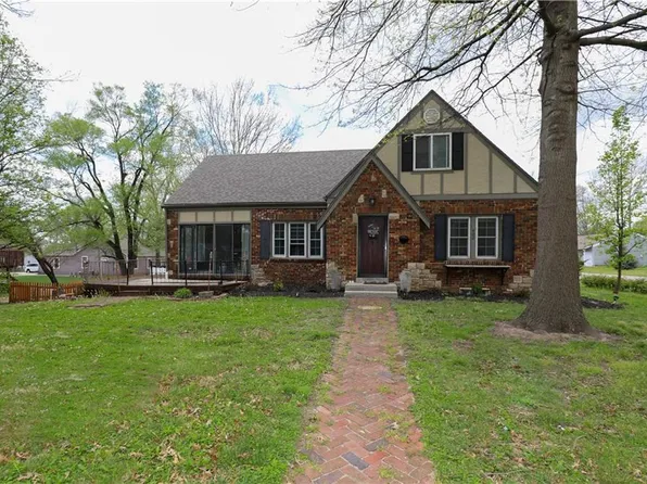 402 S Doyle St, Louisburg, KS 66053