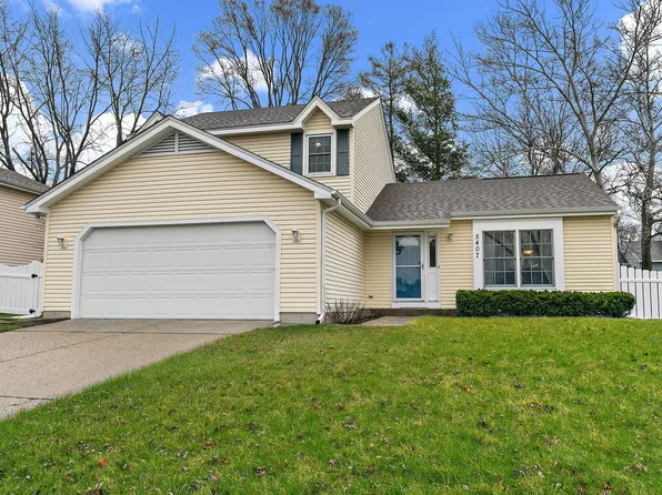 5407 W Chasefield Cir, McHenry, IL 60050