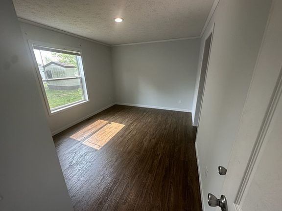 4th image of 15 Mary Dr