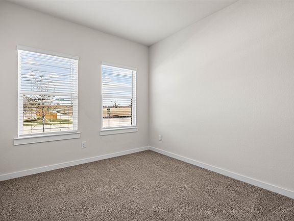 5th image of 729 Layton Ct