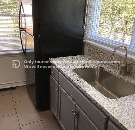 3rd image of 4701 Elmwood Ave