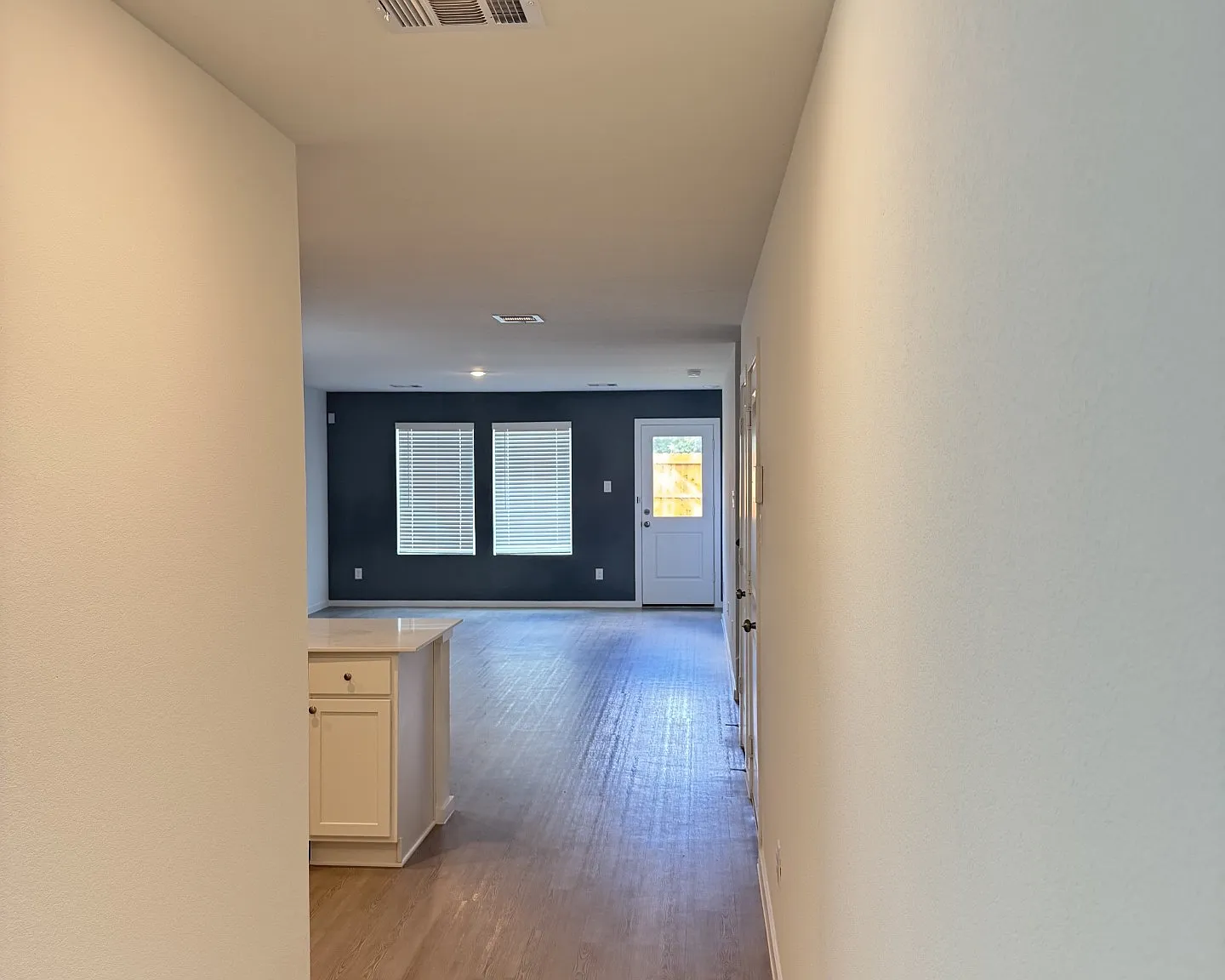 4 bed, 2.5 bath, 2015 sqft, $2,500 — Photo 2