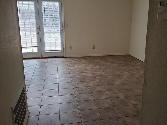 3rd image of 10121 Caton Pl